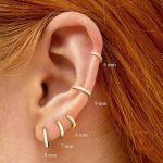 گوشواره مس ضد حساسیت آبکاری طلای ۱۸ عیار نگین اتمی برند مایا استون کد MY0020
