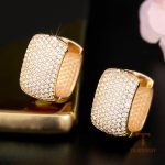 گوشواره میخی مربعی با نگین اتمی و آبکاری طلای ۱۸ عیار و رادیوم برند مایا استون - تصویر 7