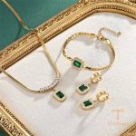 گوشواره استیل ضدزنگ آبکاری طلای ۱۸ عیار نگین اتمی برند مایا استون کد MAYA-1601029680014
