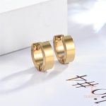 نمای نزدیک گوشواره ایرکاف آبکاری طلای ۱۸ عیار بدون نگین برند مایا استون کد MAYA-1601539146211