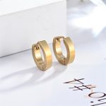 گوشواره ایرکاف مینیمال از استیل ضدزنگ با آبکاری طلای ۱۸ عیار برند مایا استون - تصویر 13