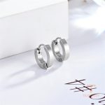 گوشواره ایرکاف مینیمال از استیل ضدزنگ با آبکاری طلای ۱۸ عیار برند مایا استون - تصویر 15