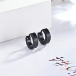 گوشواره ایرکاف مینیمال از استیل ضدزنگ با آبکاری طلای ۱۸ عیار برند مایا استون - تصویر 19