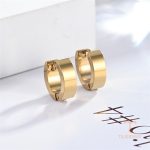 گوشواره ایرکاف مینیمال از استیل ضدزنگ با آبکاری طلای ۱۸ عیار برند مایا استون - تصویر 30