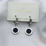 گوشواره میخی با آبکاری طلای ۱۸ عیار برند مایا استون - تصویر 9