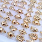 زاویه دیگر انگشتر فلز آلیاژی (Alloy) آبکاری طلای ۱۸ عیار برند مایا استون کد MY0124