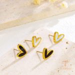نمای نزدیک گوشواره آبکاری طلای ۱۸ عیار برند مایا استون کد MAYA-1601383815849