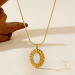 نمای نزدیک گوشواره آبکاری طلای ۱۸ عیار برند مایا استون کد MAYA-1601388573273