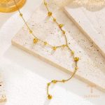 نمای نزدیک دستبند آبکاری طلای ۱۸ عیار نگین‌دار برند مایا استون کد MAYA-1601383741142
