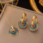 گوشواره استیل ضدزنگ آبکاری طلای ۱۸ عیار نگین‌دار برند مایا استون کد MAYA-1601239472905