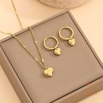 گوشواره استیل ضدزنگ آبکاری طلای ۱۸ عیار نگین‌دار برند مایا استون کد MAYA-1601243341306