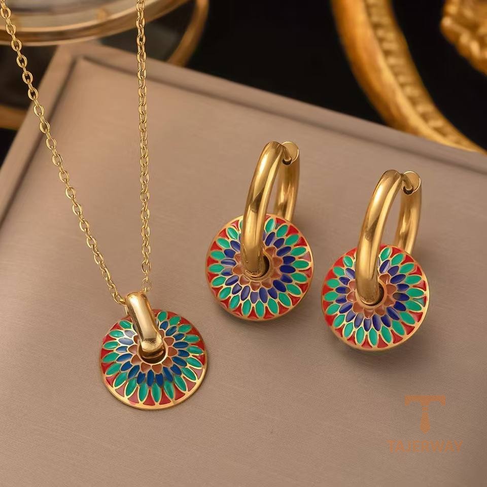 گوشواره استیل ضدزنگ آبکاری طلای ۱۸ عیار نگین‌دار برند مایا استون کد MAYA-1601239472905