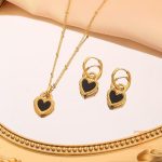 تصویر محصول گوشواره قلب آبکاری طلای ۱۸ عیار برند مایا استون کد MAYA-1601243287483